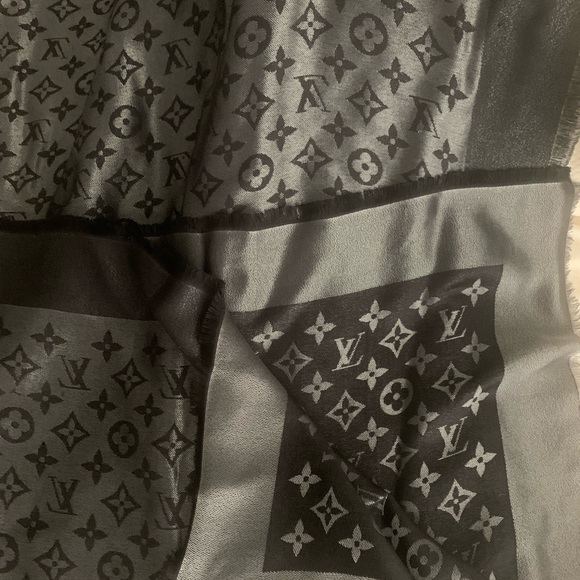 LOUIS VUITTON Monogram Shine Shawl - Black/Silver - NWoT! - Picture 7 of 12
